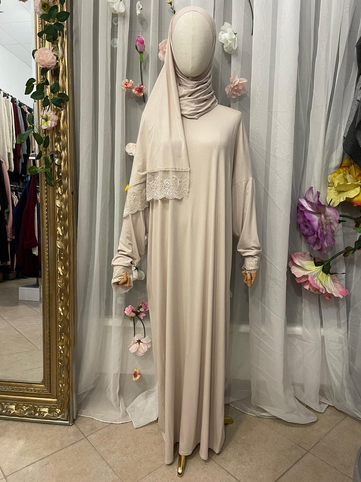 Gebetskleid mit Spitze