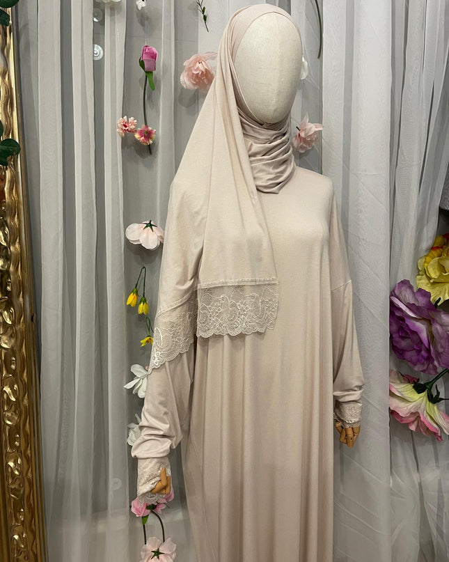 Gebetskleid mit Spitze