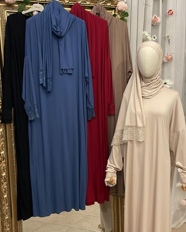 Gebetskleid mit Spitze