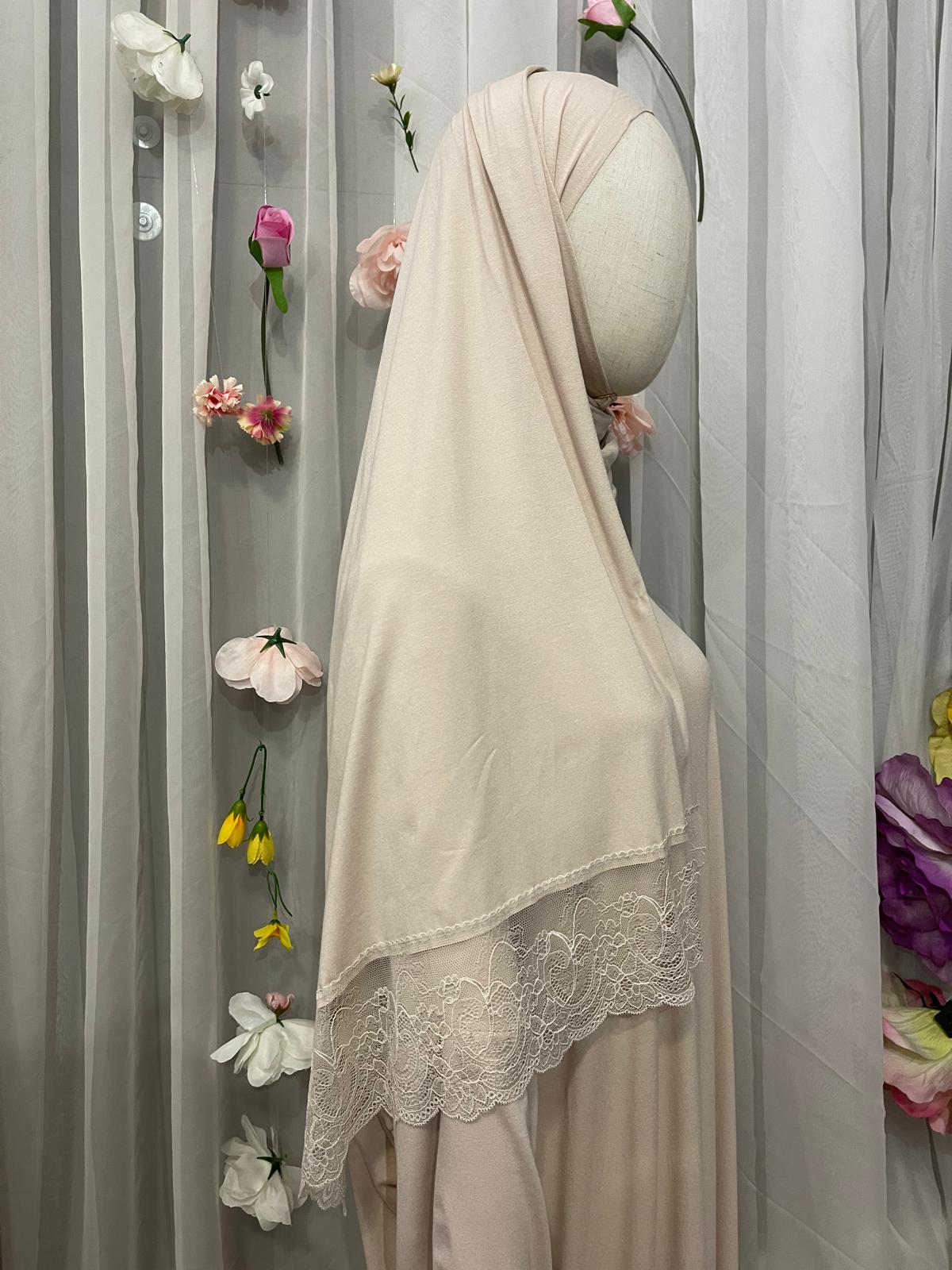 Gebetskleid mit Spitze